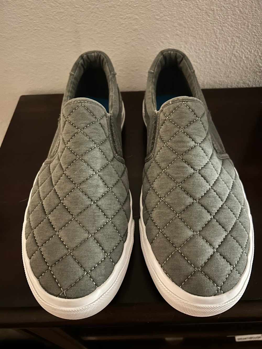 New HTF Women’s Blowfish Malibu Gray Quilted Slip On Sneakers No Laces Sz 9